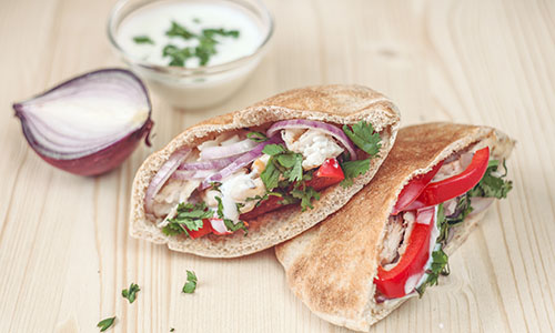 Pitta bread with chicken and salad